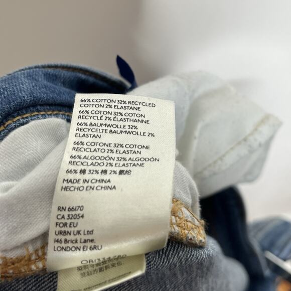 Pilcro Slim Boyfriend Crop Jeans Womens Size 30 Distressed Ripped Mid Rise - Picture 11 of 11